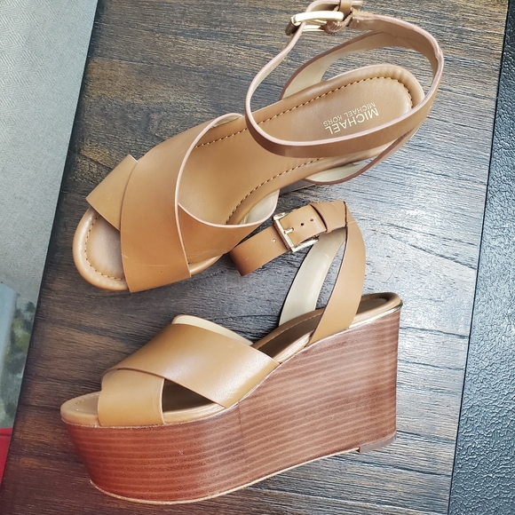 Sandals - Picture 2 of 7